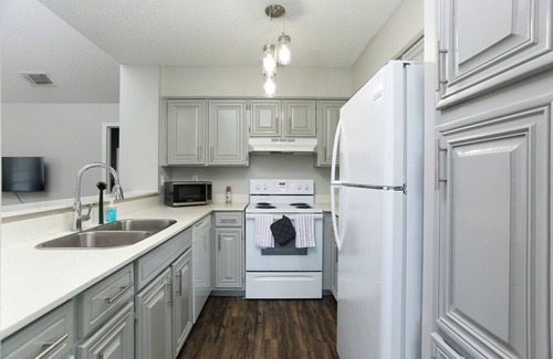 Oakwell Farms Apartment | Cozy Apartment close to Airport