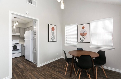Oakwell Farms Apartment | Cozy Apartment close to Airport