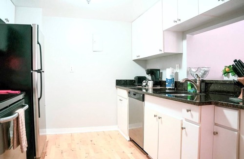 Downtown Apartment | Cozy Apartment Downtown