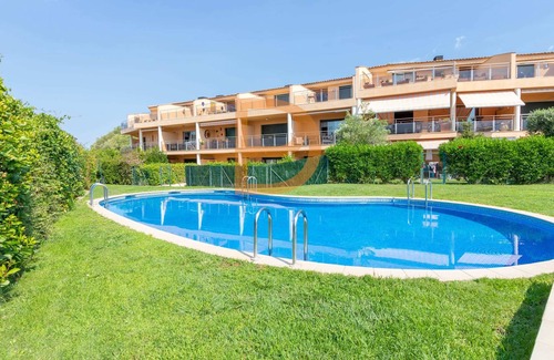 El Mas Isaac Apartment | Cozy apartment for 8 people with pool and sea view