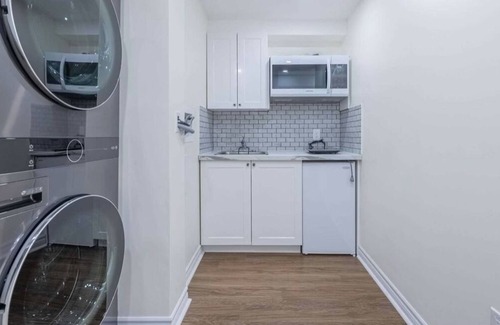 Barrie House | Cozy apartment in basement close to Georgian Mall