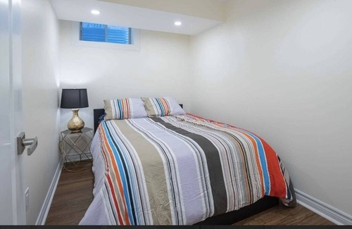 Barrie House | Cozy apartment in basement close to Georgian Mall