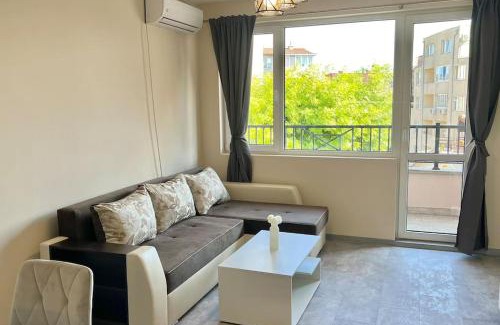 Hristo Botev Apartment | Cozy Apartment in Central Varna