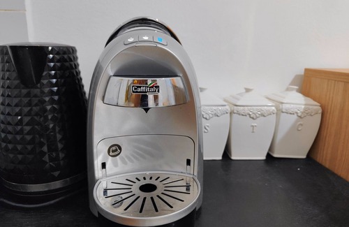 Eilat Apartment | Cozy apartment in center with an amazing courtyard, 2 beds, TV, near beach