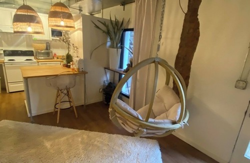 Mount Adams Apartment | Cozy apartment in charming Mt Adams, Cincinnati with WiFi, AC