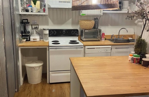 Mount Adams Apartment | Cozy apartment in charming Mt Adams, Cincinnati with WiFi, AC