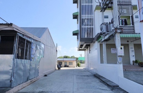 Talat Nuea Apartment | Cozy apartment in charming Wichit with fitness room, WiFi, AC