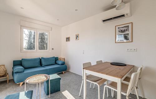 Coupvray Apartment | Cozy Apartment In Coupvray With Wifi