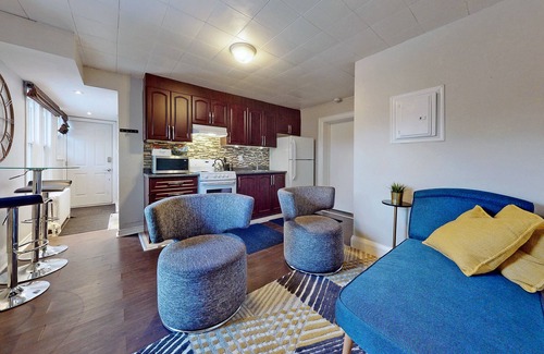 Brampton Apartment | Cozy Apartment in Downtown Brampton ~Walk to restaurants, shopping and Gage Park