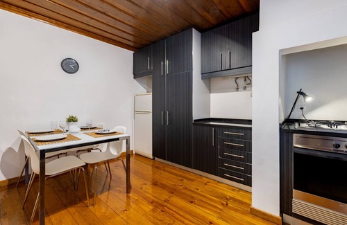 Encarnacao Apartment | Cozy Apartment in Historical Bairro Alto