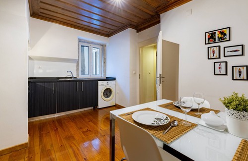 Encarnacao Apartment | Cozy Apartment in Historical Bairro Alto