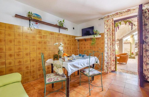 Castel Volturno Apartment | Cozy Apartment In Castel Volturno With Wifi