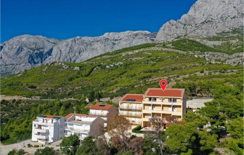 Bratus Apartment | Cozy Apartment In Krvavica With Kitchen