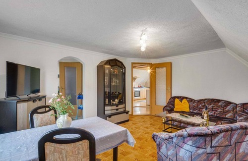 Lichtenhain Apartment | Cozy Apartment in Lichtenhain With Garden