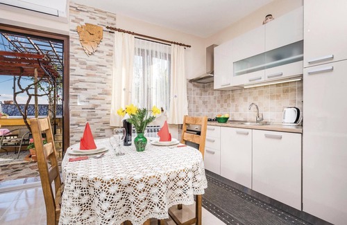 Lovran Apartment | Cozy apartment in Lovran with kitchen
