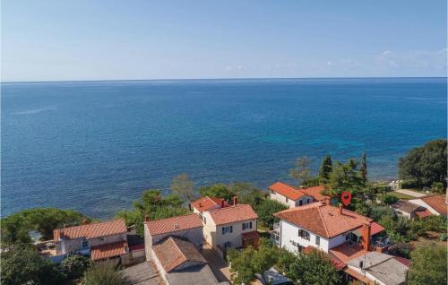 Lovrecica Apartment | Cozy Apartment In Lovrecica With Wifi