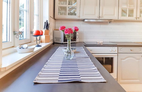 Lyngdal Apartment | Cozy apartment in Lyngdal with WiFi