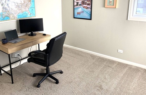 Roselle Apartment | Cozy Apartment in Roselle w/ Metra Access to Chicago