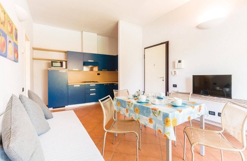 Lido di Dante Apartment | Cozy apartment in Lido di Dante -RA-