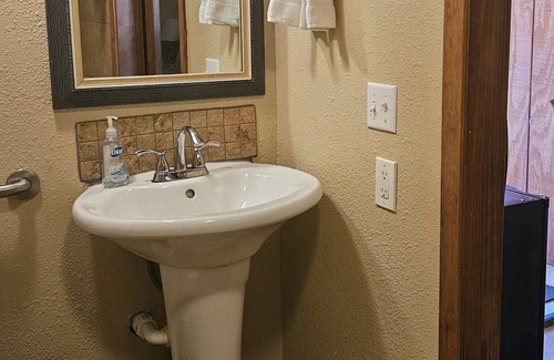 Silver Creek Village Apartment | Cozy apartment just minutes from Boat Ramp, Reveille Peak and Spider Mountain
