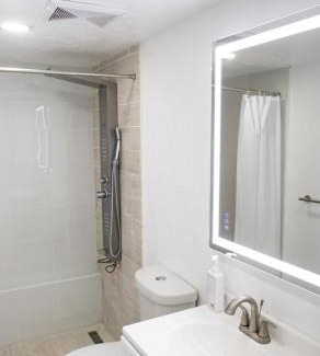 Bearss Plaza House | Cozy apartment near Busch Gardens Adventure Island and USF