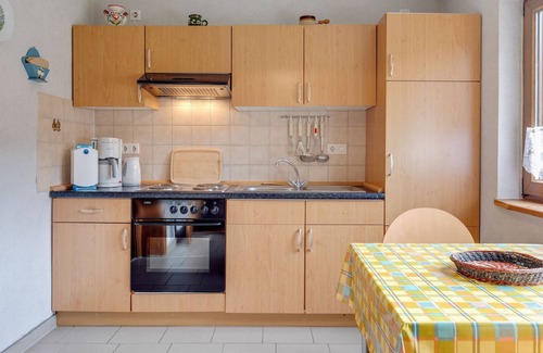 Warin Apartment | Cozy Apartment near the Sea in Warin