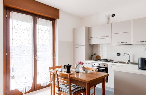 Sud-Ovest Apartment | Cozy apartment of 40 sqm located on the fourth and last floor of a building with lift, suitable for 4 people.The accommodation is located in a quiet residential area, served by the main services: bars, restaurants, supermarkets, pharmacy, public transpor