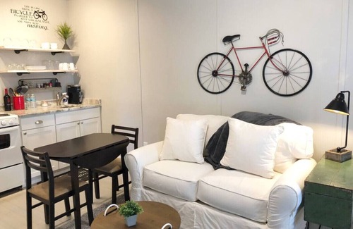 Downtown Dunedin Apartment | Cozy Apartment Overlooking Downtown Dunedin