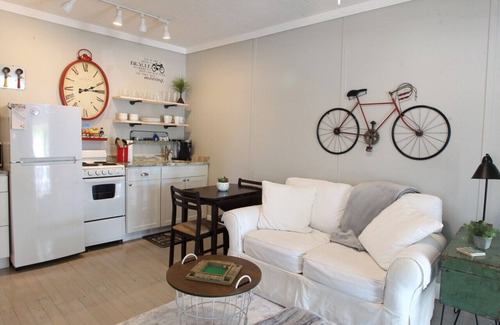 Downtown Dunedin Apartment | Cozy Apartment Overlooking Downtown Dunedin