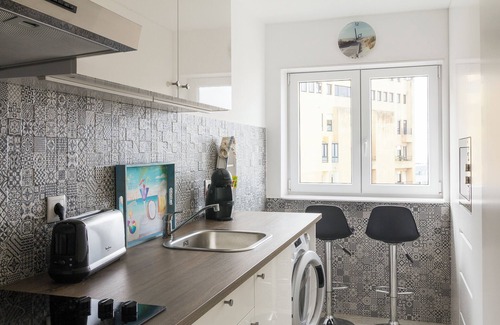Leixões Apartment | Cozy Apartment w/AC near metro - 5 min from beach!