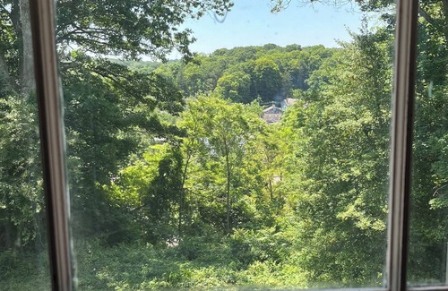 Chester Center Apartment | Cozy apartment with a bird's eye view of Chester. 5 minute walk downtown