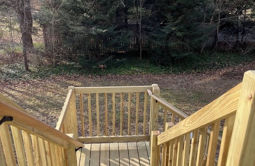 Chester Center Apartment | Cozy apartment with a bird's eye view of Chester. 5 minute walk downtown