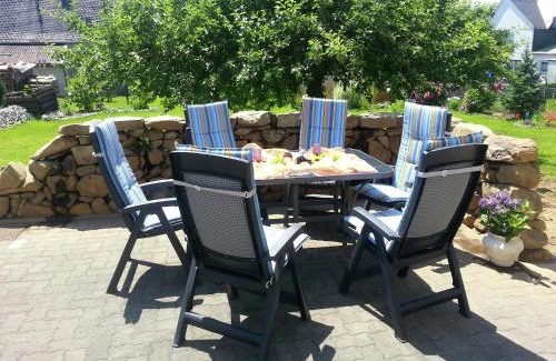 Nisterau Apartment | Cozy Apartment with Private Garden in Nisterau