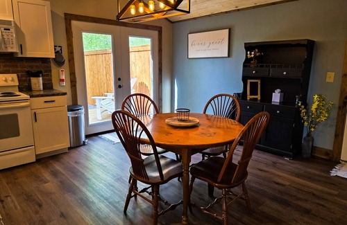 Del Norte Apartment | Cozy apartment with full kitchen, patio, grill & convenient location