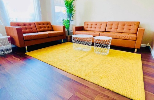 Hamtramck Apartment | Cozy Apartment with Full Kitchen in Hamtramck