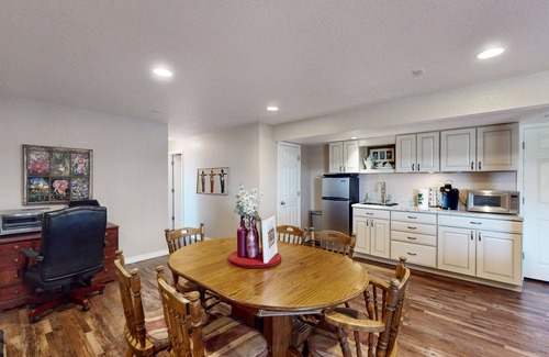 Falcon Hills House | Cozy apartment with large patio, wifi, dog friendly