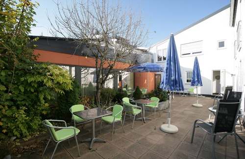 Jebenhausen Apartment | Cozy apartment with sauna and gym in Göppingen