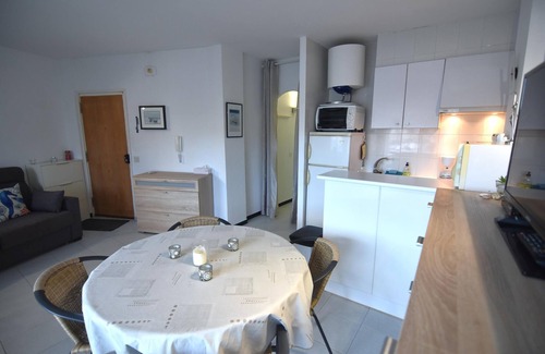Santa Margarida Apartment | Cozy Apartment with Terrace and Canal Views, Near the Beach in Roses, Costa Brava.