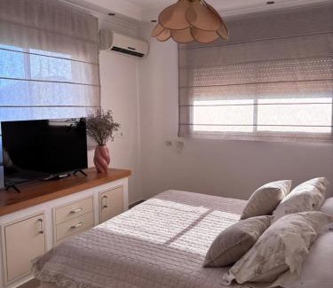 Netanya Apartment | Cozy Apartment with Terrace Near Beach & City Netanya