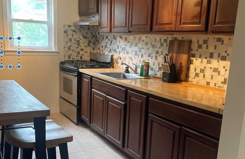 Camden Apartment | Cozy apt 15 mins from Philly