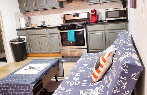 Queens House | Cozy Apt Close To Manhattan with free parking