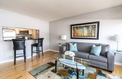 Downtown Apartment | Cozy Apt Downtown with Gym