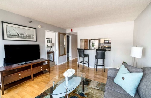 Downtown Apartment | Cozy Apt Downtown with Gym