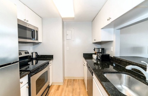 Downtown Apartment | Cozy Apt Downtown with Gym