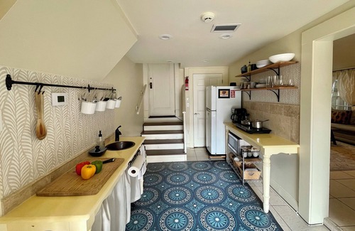 Marlyville - Fontainebleau Apartment | Cozy Apt near Tulane Univ with Off Street Parking on a quiet and safe street