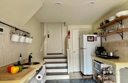 Marlyville - Fontainebleau Apartment | Cozy Apt near Tulane Univ with Off Street Parking on a quiet and safe street