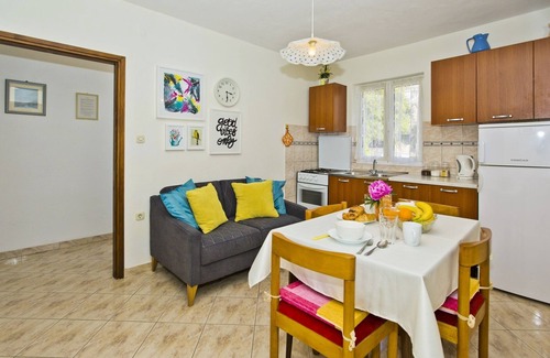 Hvar Apartment | Cozy Apt with a sea-view balcony, quiet area, close to center of Hvar+parking