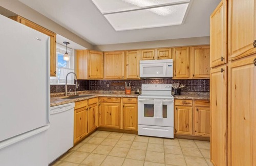 South Westminster House | Cozy Arvada Escape With Backyard, Near Denver