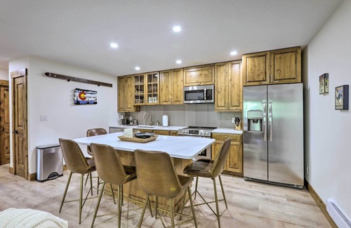 Avon Condo | Cozy Avon Condo w/Grill: Walk to Ski Shuttle