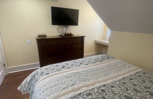 South Kortright Bed & Breakfast | Cozy B&B with WiFi and AC in Terrific South Kortright